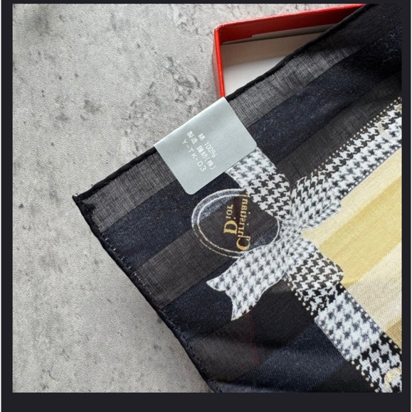 ❣️Christian Dior Hanky❣️ - Picture 4 of 12